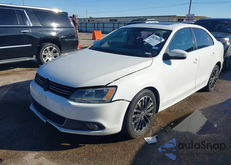 2013 Volkswagen Jetta 2.5L Sel z USA, uszkodzony, nr VIN 3VWLX7AJ5DM431992